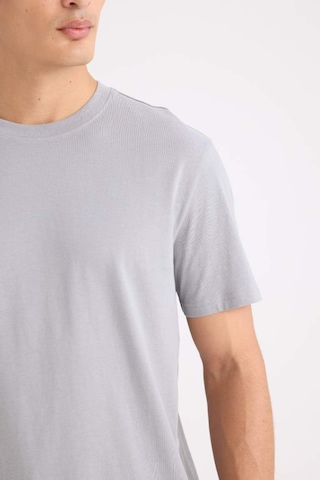DeFacto %100 Pamuk New Regular Fit Bisiklet Yaka Basic Düz Kısa Kollu Tişört V7699AZ25SPGR89