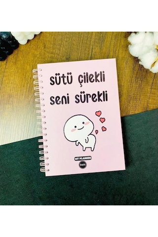 Sütü Çilekli Seni Sürekli Tasarımlı Konuşan Ajanda Ve Kupa Bardak