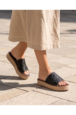 Futsishoes Egret Siyah Hakiki Deri Lazer Kesim Çiçek Desenli Hasır Tabanlı Platform Kadın Terlik