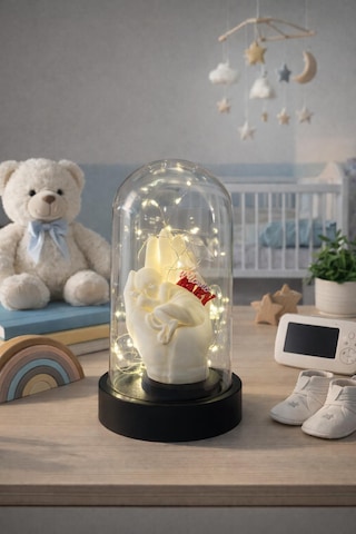 Fanus İçinde Bebek, El Figürü Ve Welcome Baby Yazı Detayı İle Peri Led Dekor Yeni Doğan Hediyesi Beyaz