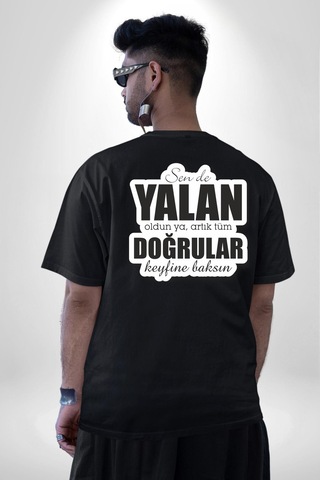 Sende Yalan Oldun Ya, Artık Tüm Doğrular Keyfine Baksın Yazılı Pamuklu Unisex Oversize Sırt Dijital Baskılı Siyah T-shirt Siyah