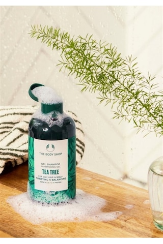 The Body Shop Çay Ağacı Tea Tree Yağlı Saçlara Özel Arındırıcı Ve Dengeleyici Jel Şampuan 250 Ml