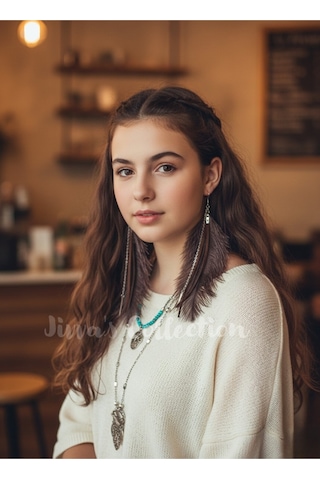 Boho Serisi Koleksyonu. Kahverengi Deri Püskül Ve Dikdötgen Sallantılı Detaylı Boho Küpe.
