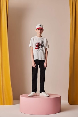 DeFacto Erkek Çocuk Bisiklet Yaka Atatürk Baskılı Kısa Kollu Tişört E0812A825SMWT34