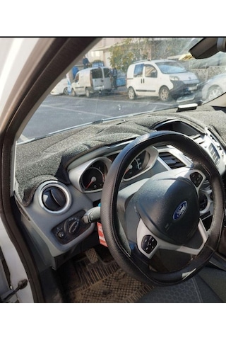 2014+ Modellerin Uygun Ford Fiesta Torpido Koruma Halısı Kenar Renk Siyah