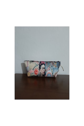 Özgür Kadın Aesthetic Desenli Tasarım Kalemlik - Makyaj Çantası Diğer Özgür Kadın Aesthetic Desenli Tasarım Kalemlik - Makyaj Çantası Diğer