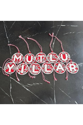 11 Harfli Kırmızı Beyaz İpli Mutlu Yıllar Yazılı Ahşap Yılbaşı Ağaç Süsü 5365