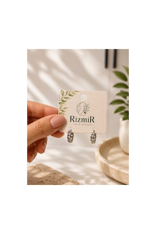 Gümüş Renk Zincir Detaylı Küçük Halka Kadın Küpe