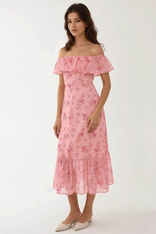 Hiccup Omzu Açık Çiçek Desenli Bodycon Midi Elbise Pembe