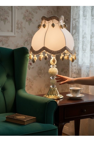 Beyaz Kadife Kaplı Klasik Model Gold Metal Ayak Abajur Vintage
