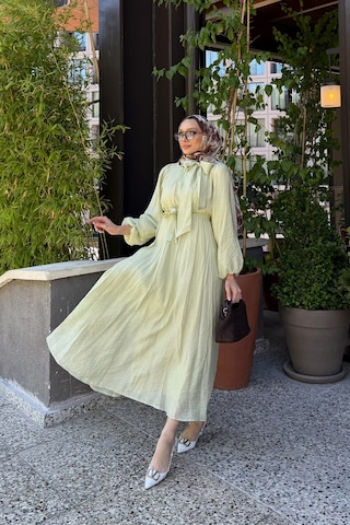 Riella Butik Eliz Fiyonk Detaylı Yazlık Tesettür Elbise Yeşil