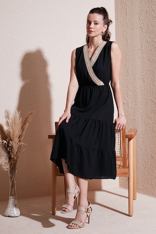 Lela Regular Fit Kruvaze Yaka Midi Bayan Elbise 6118103 Siyah