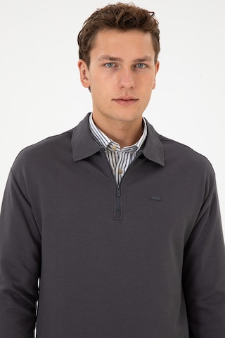 U.S. Polo Assn. Erkek Comfort Fit Yarım Fermuarlı Gri Sweatshirt 50316484-VR024