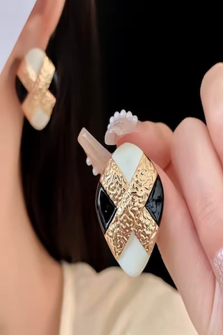 Kadın Küpe Özel Seri İthal Gold İşleme Siyah Beyaz Vintage Küpe Çok Renkli