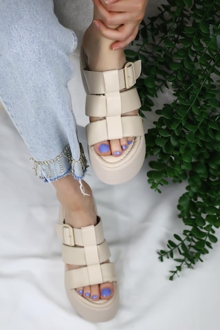 Asmi Shoes Kadın Mikeno Üç Biyeli Toka Detaylı Kalın Taban Ortopedik Terlik Bej Bej