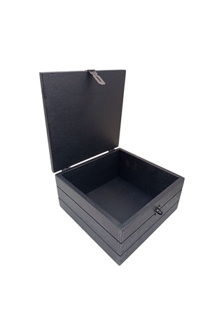 İsme Özel Opak Siyah Ahşap Kutu Lazer Kazımalı 22x22x10 Cm