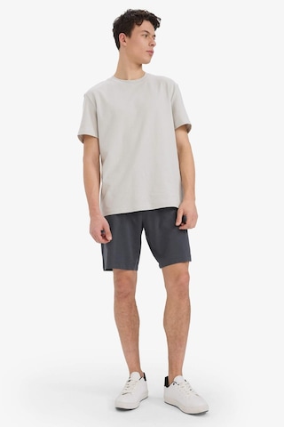 DeFacto Slim Fit Dar Kesim Cepli Pamuklu Basic Düz Bermuda Şort W1105AZ25SPAR58