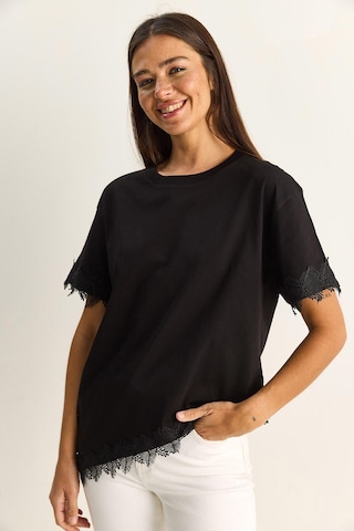 Shade Kadın Bisiklet Yaka Dantel Detaylı Asimetrik Kesim Oversize T-shirt 2224 60286124 - Siyah