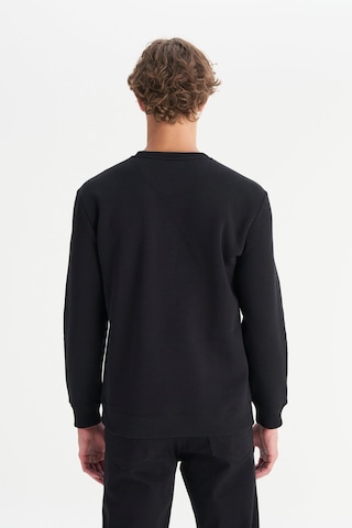 Wrangler Erkek Mid Logo Sweatshirt Black Çok Renkli