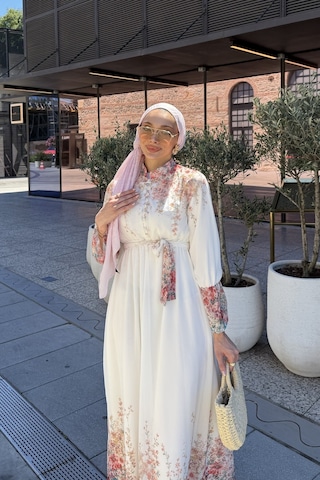Riella Butik Çiçek Desenli Tesettür Elbise Beyaz