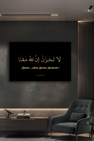 La Tahzen İnnallahe Meana Hat Üzülme Allah Bizimle Beraberdir Parlak Cam Tablo İslami Motifli Dekoratif Duvar Tablosu, Salon Ve İbadet Alanı Dekoru,