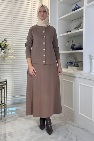 Rabia Şamlı Melis Çelik Örme Triko Takım Sütlü Kahve Çok Renkli