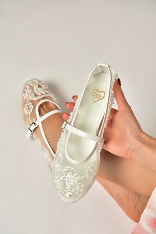 Fox Shoes Y726330115 Beyaz İnci Detaylı File Kadın Babet