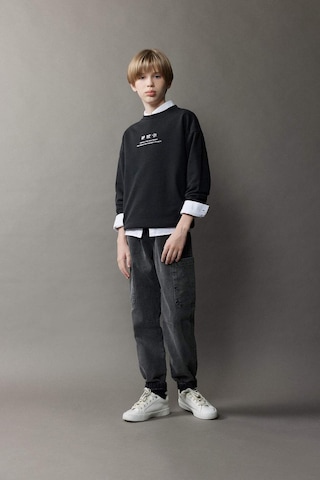 DeFacto Erkek Çocuk Oversize Geniş Kalıp Bisiklet Yaka Sırt Baskılı Yıkamalı Soluk Efektli Sweatshirt D8494A825SPBK81