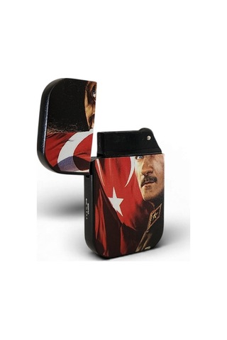 Dalgalanan Türk Bayrağı Ve Kalpaklı Atatürk Portreli Lüks Hediyelik Metal Çakmak Çok Renk