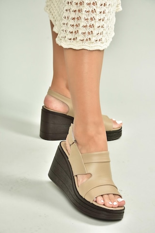 Fox Shoes U555960303 Bej Hakiki Deri Dolgu Topuklu Kadın Ayakkabı Bej-hakiki Deri