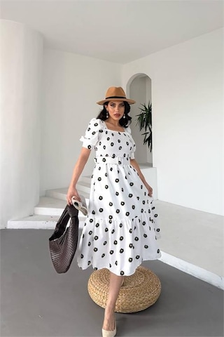 Neşeli Butik Kadın Kemerli Kare Yaka Çiçekli Midi Boy Elbise Nbks4104 Beyaz