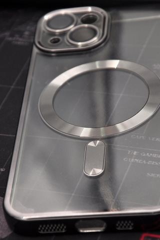 Apple Uyumlu iPhone 14 Magsafe Özellikli Siyah Renkli Kenarlı Lazerli Şeffaf Kılıf Lens Korumalı