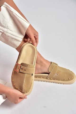 Fox Shoes Y918143802 Bej Süet Önü Kapalı Zımba Detaylı Sabo Terlik