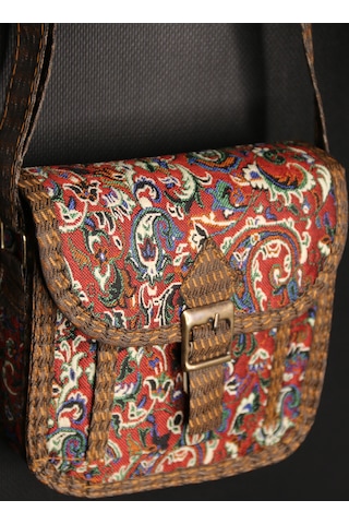Pujiva Terme Omuz Çantası, Etnik Tarz Kilim Desenli, Askılı, Mıknatıs Tokalı, Günlük Otantik Çanta En 16 Boy 17 Derinlik 5 Cm Kırmızı