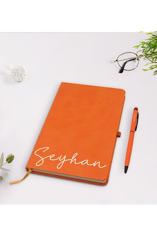 Bitmeyenkartus Kişiye Özel El Yazılı Turuncu Termo Deri Defter Kalem Seti Model (536102515)