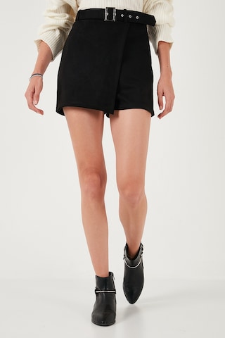 Lela Kışlık Regular Fit Asimetrik Kesim Fermuarlı Bayan Şort Etek 5865973 Siyah