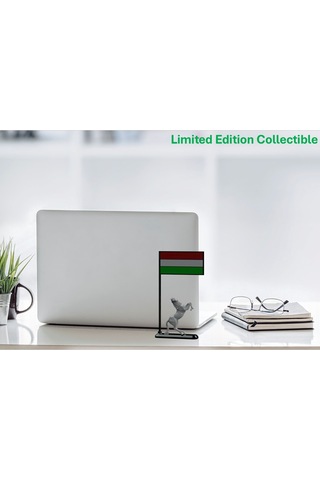 Macaristan Bayrağı Masa Dekoru Şaha Kalkmış At Figürü