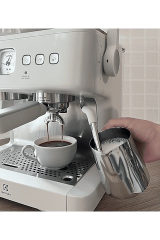 Electrolux E8EC1-8SW 800 Serisi 2200 W Espresso Cappuccino Makinesi