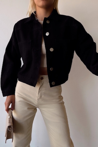 Siyah Çift Cepli Crop Yıkamalı Denim Ceket Bcdf-235401 Çok Renkli