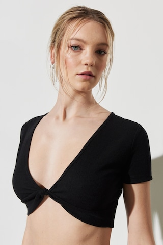 Regular Fit Normal Kesim V Yaka Siyah Crop Bluz Siyah