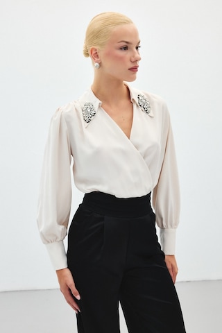 Sateen Aksesuar Detaylı Bodysuit Bluz - Bej-136191 Bej