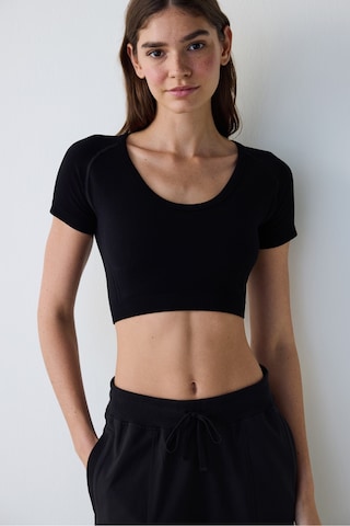 Penti Siyah Dikişsiz Slim Fit Kısa Kollu Crop Spor Üst