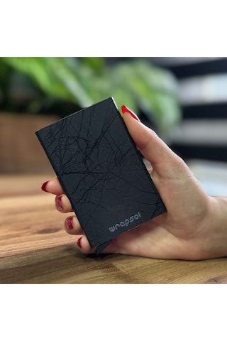 Wrapsol Rfid Korumalı Alüminyum Otomatik Mekanizmalı Kredi Kartlık Desenli Prizma Gri Çizgisel Kabartmalı Siyah Çizgisel Kabartmalı Siyah