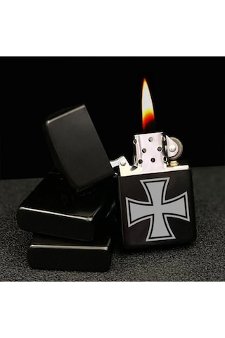 Malta Haçı Onur Sadakat Yardım Madalya Şekli German Haç Arma Lazer Silinmez Resimli Benzinli Çakmak Siyah