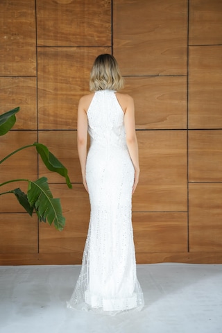 Halter Yaka Boncuk İşlemeli Uzun Beyaz Abiye Elbise Beyaz