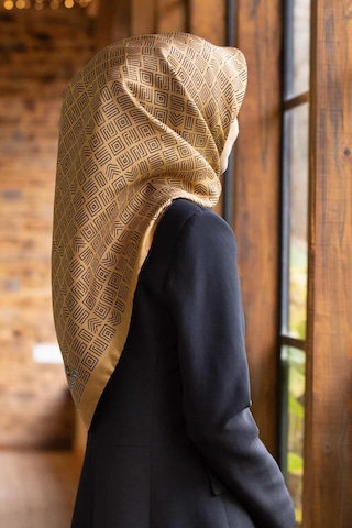 Vissona 100% Twill İpek Etnik Motif Desenli Gold - Siyah Renkli 90x90 Dikim Şekli : El Dikişi Eşarp Çok Renkli