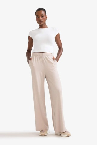 DeFactoFit Wide Leg Cepli Geniş Paça Yırtmaçlı Uzun İnce Sporcu Pantolon E2538AX25SMGR435