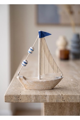 The Mia Marin Keten Yelkenli Ve Mavi Bayraklı Biblo 14 Cm