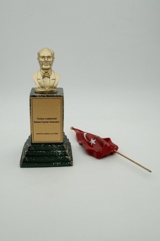 Atatürk Bayraklı Büst Heykel