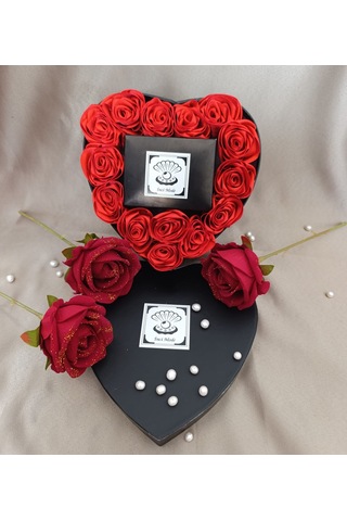 Kutuda Solmayan Güller 14 Adet Yapay Gül Kırmızı Aksesuar Hediyelik Kutulu Siyah Kutu Gül Kutusu
